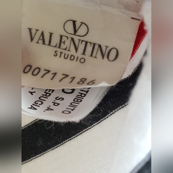 Vintage Y2K Valentino Tee shirt, classic stripes pattern - Picture 5 of 6